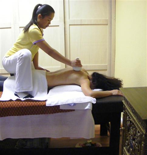 Kräuterdampf-Massage - Sala-Thai Wellness